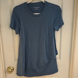 A Pea in the Pod Maternity/Nursing  Blue Tee S